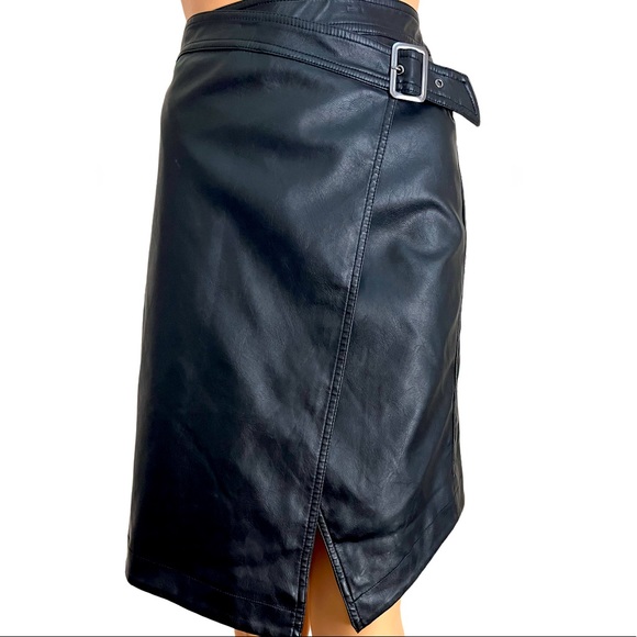 Divine H&M Split High Buckle Detail PU Leather Skirt - Picture 7 of 11